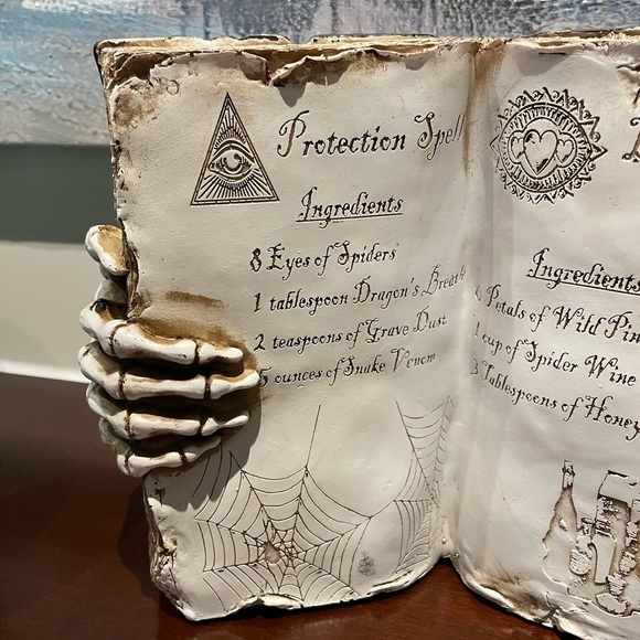 Skeleton hand Halloween spell book - Picture 2 of 6